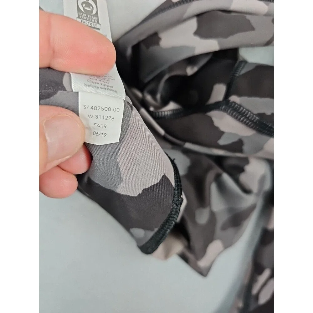 Athleta Lightning Camo 7/8 Tight Athletic Leggings Pockets Size S Green